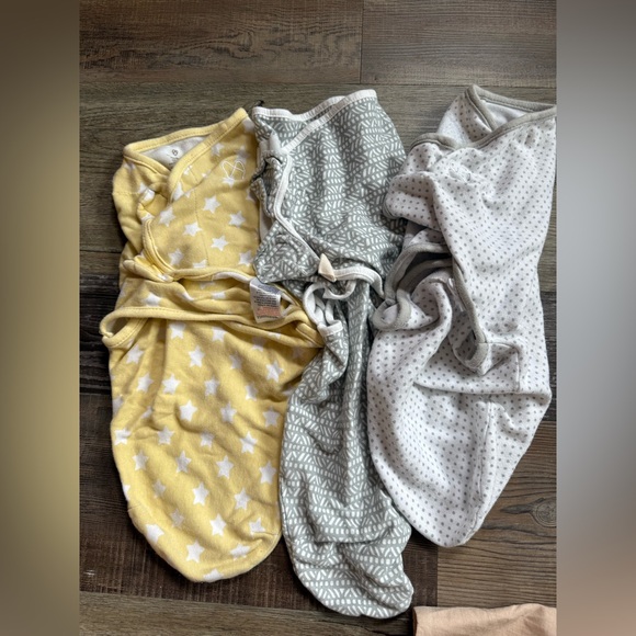 💙Set of Three Baby Swaddle Velcro Blankets - Yellow, Gray, White - Picture 2 of 2